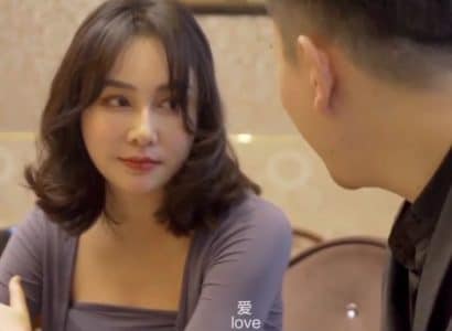 Cô dâu tương lai tình cờ gặp lại người yêu cũ trong buổi họp lớp, rồi lén lút vào khách sạn quấn quýt cuồng nhiệt suốt đêm.