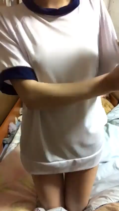 Cởi bỏ áo sơ mi trắng, vuốt ve dịu dàng đầy khêu gợi